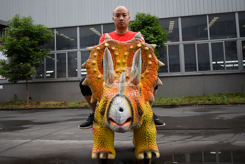 三角龍電瓶車，商場(chǎng)騎的三角龍，三角龍溜溜車